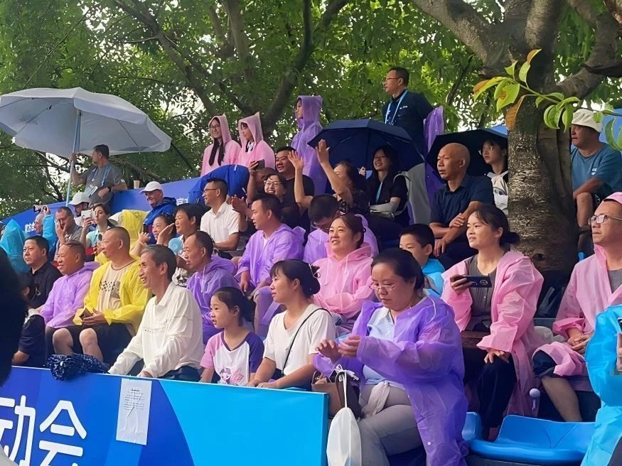 往室内避雨, form