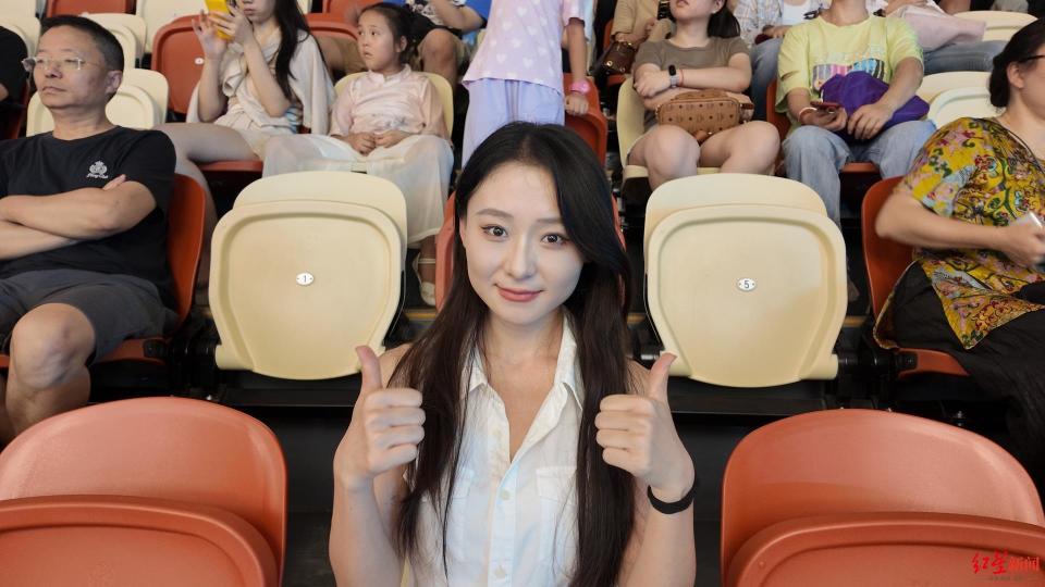 了自己的拉, 来源, 舞比赛